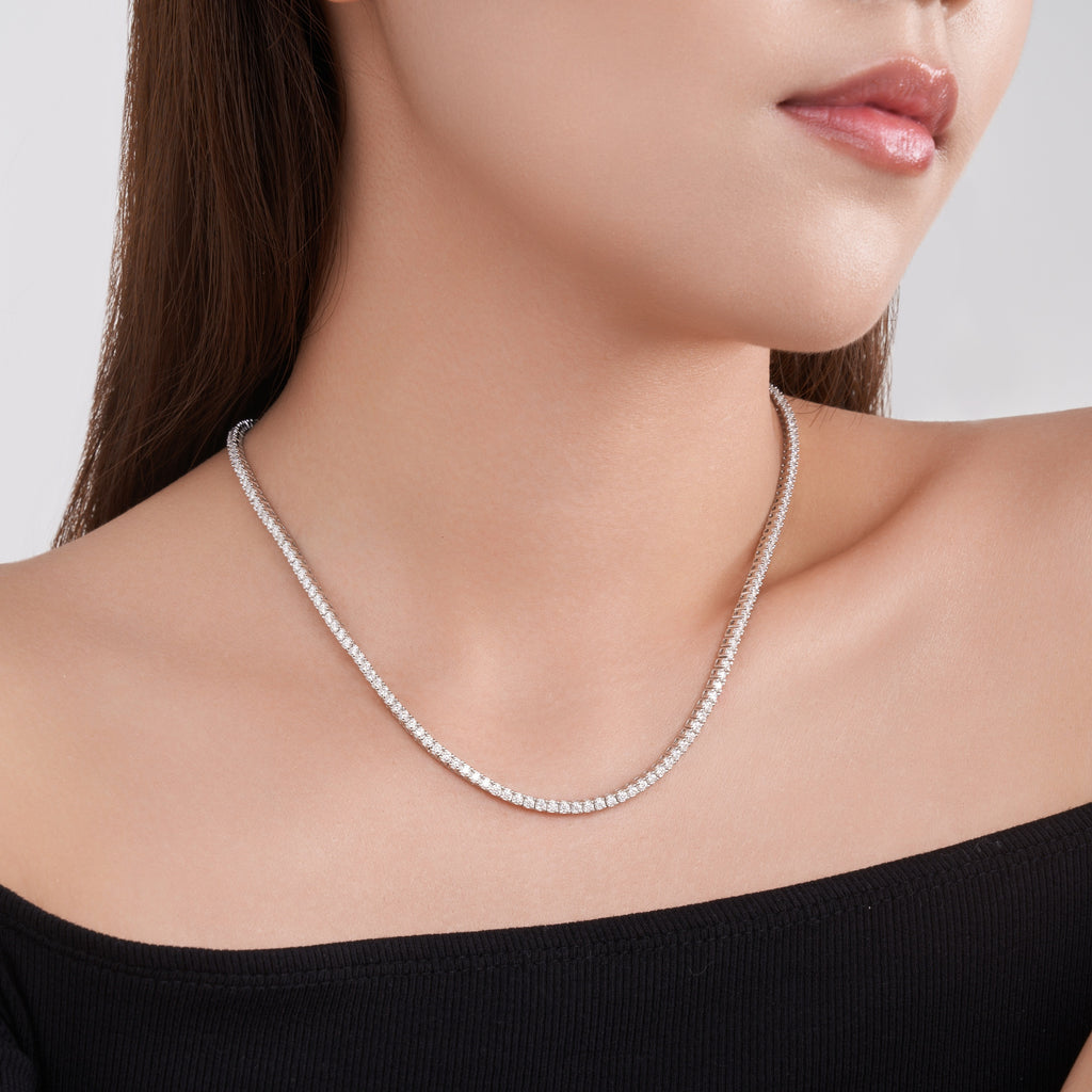 A Luxurious And Fashionable Minimalist Jewelry Pendant Necklace Set With Top-quality Moissanite, Made Of S925 Silver Electroplated With Platinum.