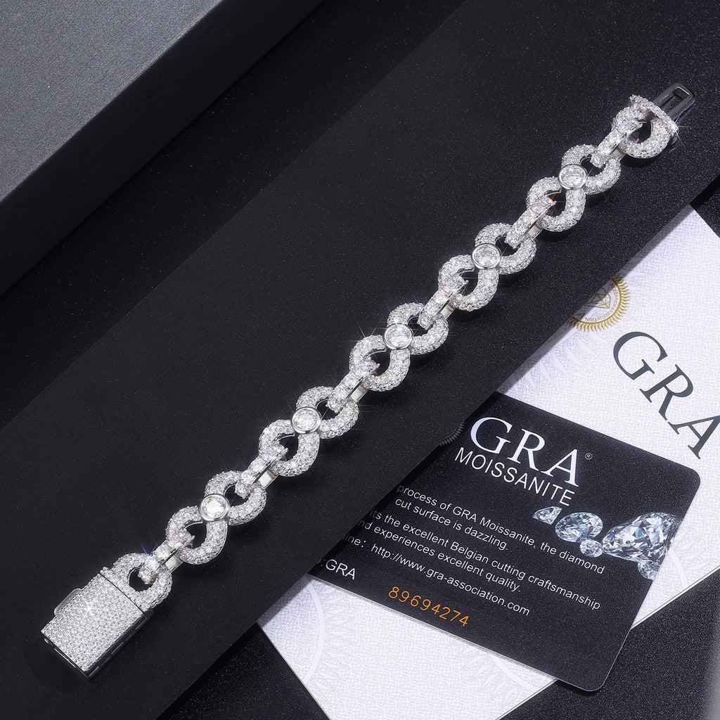 A Luxurious And Fashionable Minimalist Jewelry Bracelet Featuring Top-quality Moissanite, Made Of S925 Silver Electroplated With Platinum.
