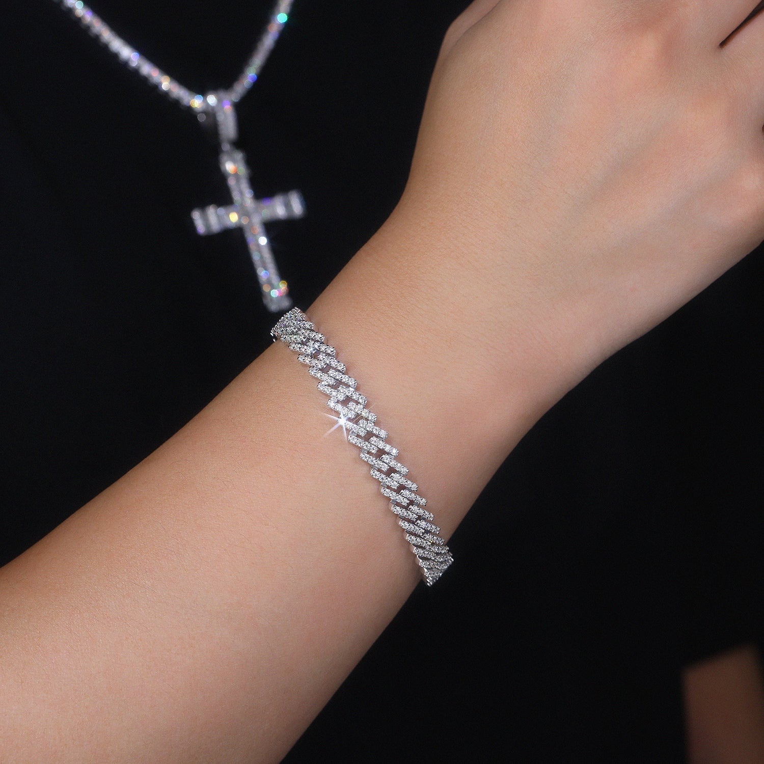 Set With Top-quality Moissanite, This Luxurious And Fashionable Light Luxury Jewelry Silver Bracelet Is Made Of S925 Silver Electroplated With Platinum