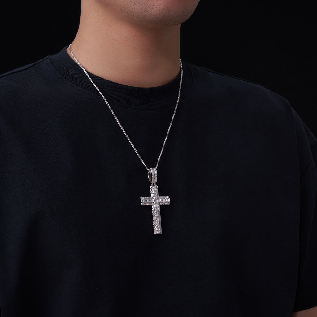 A Luxurious And Fashionable Minimalist Jewelry Pendant Necklace Set With Top-quality Moissanite, Made Of S925 Silver Electroplated With Platinum.