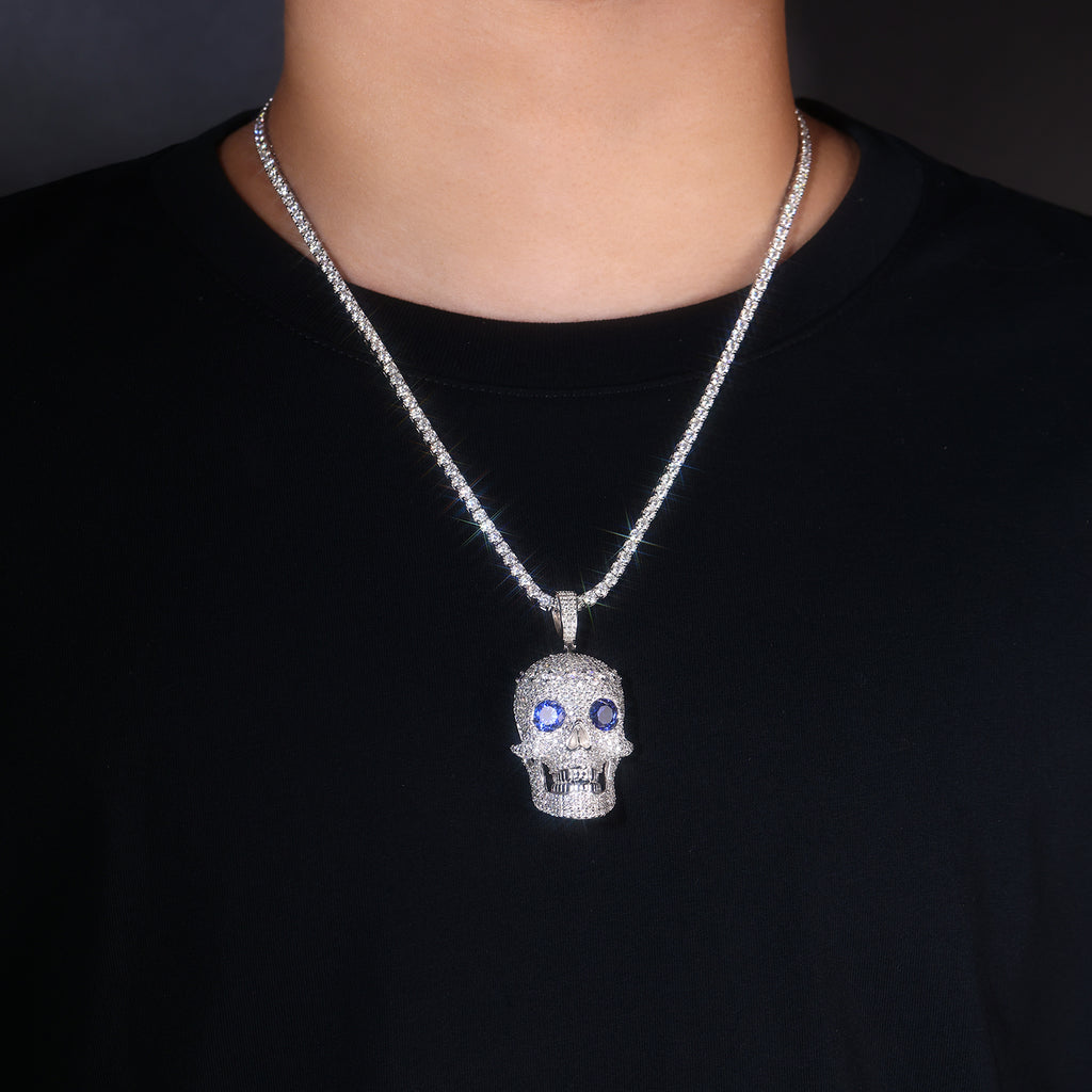A Luxurious And Fashionable Minimalist Jewelry Pendant Necklace Featuring Top-quality Moissanite, Made Of S925 Silver Electroplated With Platinum.
