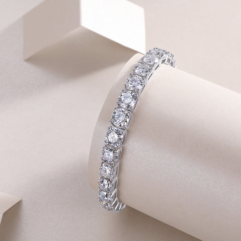 Large Gravitational Pull - A Fashionable And Light Luxury Jewelry Silver Bracelet Set With Top-quality Moissanite, S925 Silver-plated Platinum