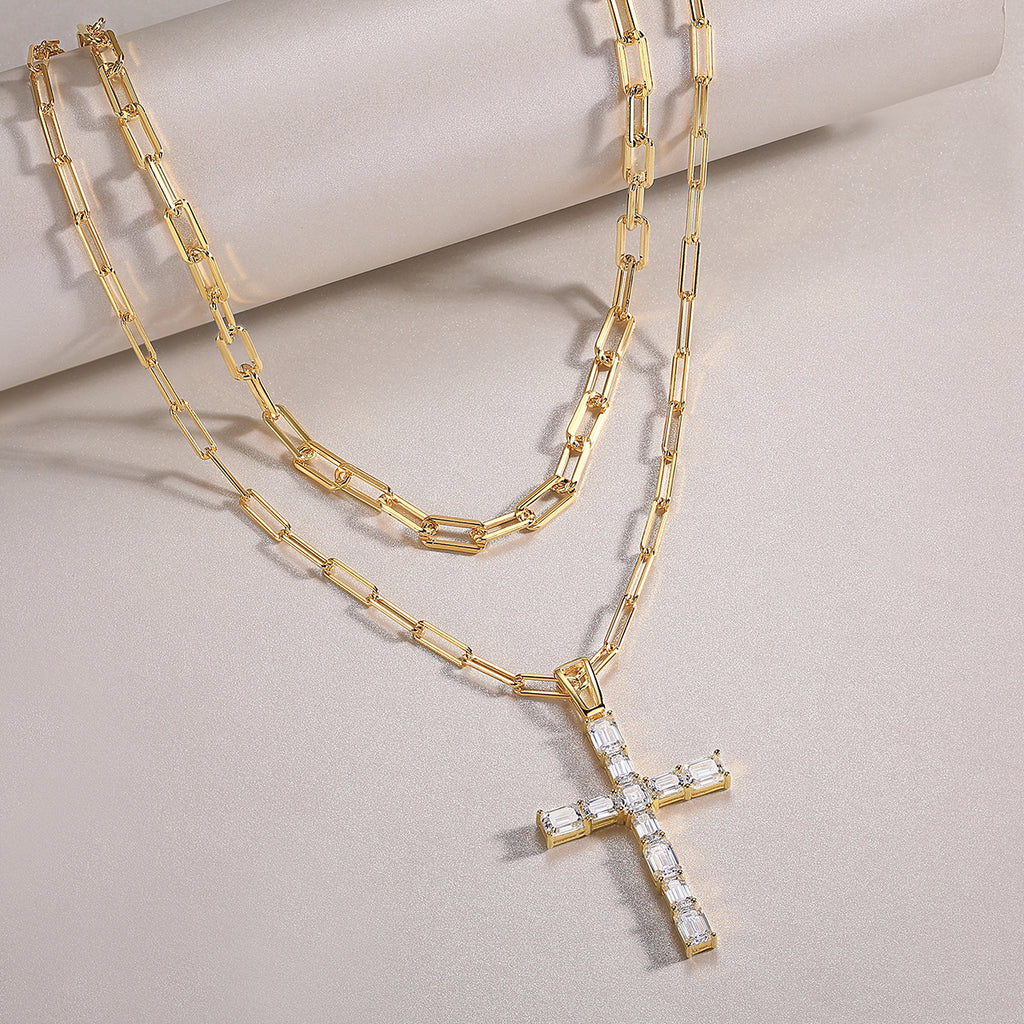 Engraved With Top-quality Moissanite, This Luxurious And Fashionable Minimalist Jewelry Consists Of A Silver Pendant Necklace, A Collar Chain, And S925 Silver Electroplated With Gold.