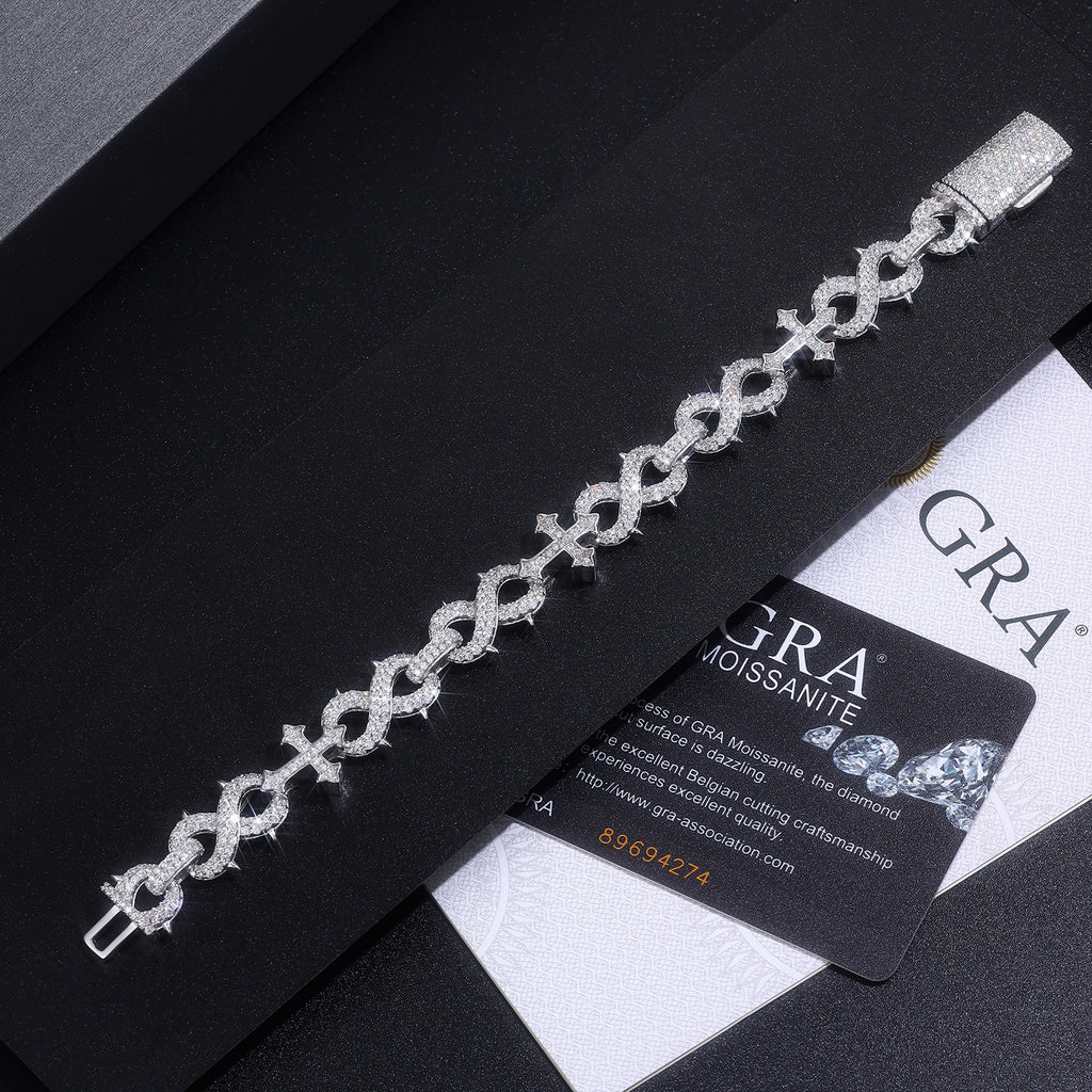 A Luxurious And Fashionable Minimalist Jewelry Bracelet Featuring Top-quality Moissanite, Made Of S925 Silver Electroplated With Platinum.